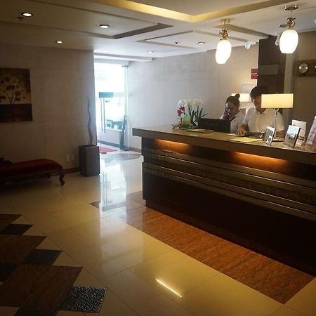 The Shila Philla Hotel Макати Экстерьер фото