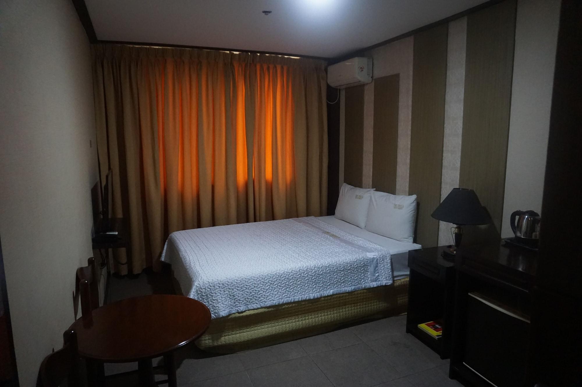 The Shila Philla Hotel Макати Экстерьер фото