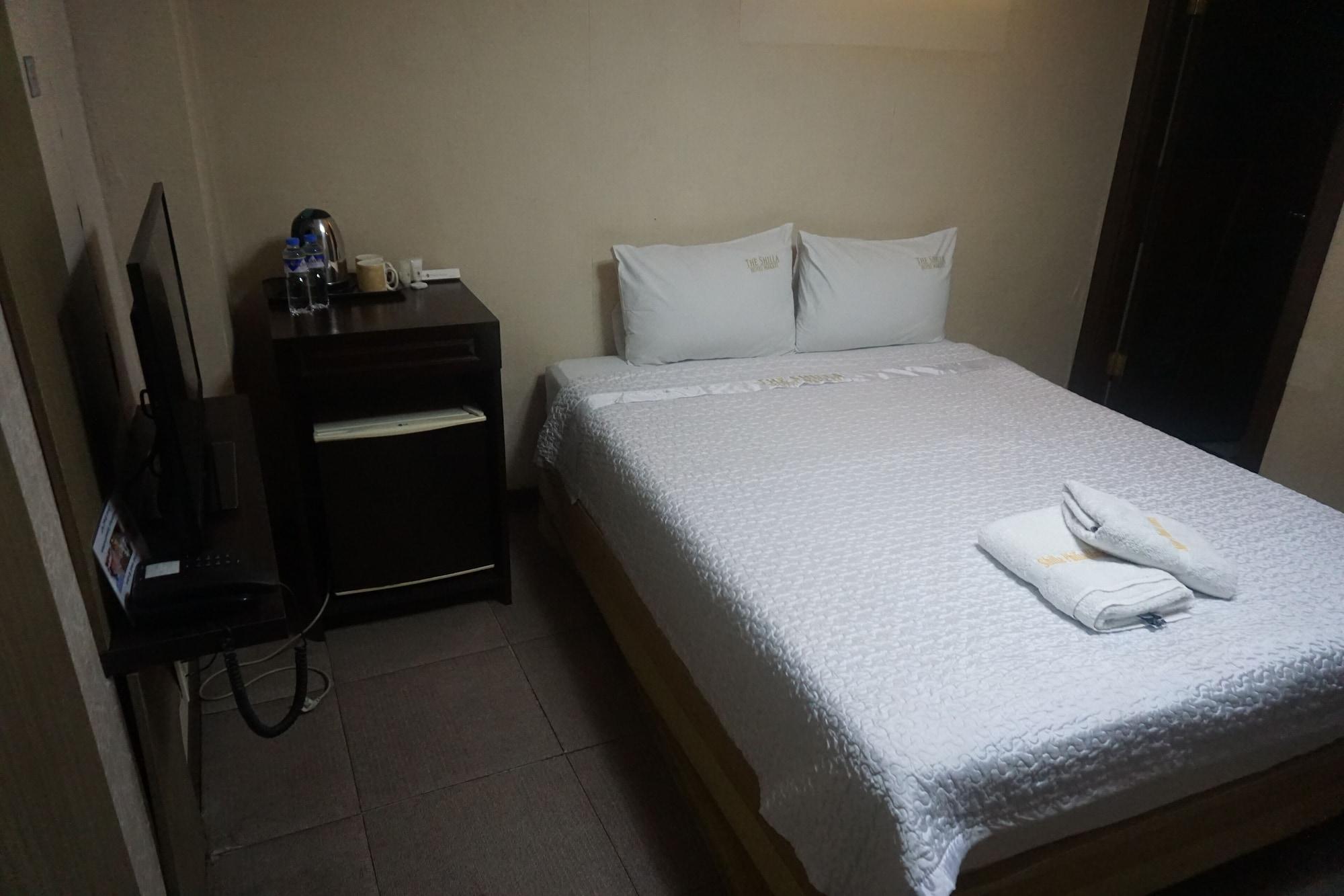 The Shila Philla Hotel Макати Экстерьер фото