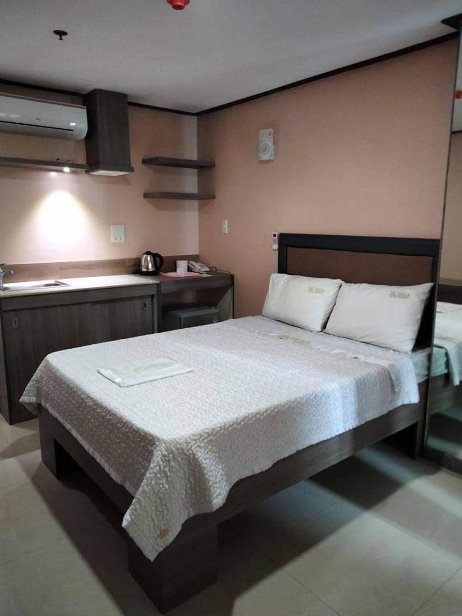 The Shila Philla Hotel Макати Экстерьер фото