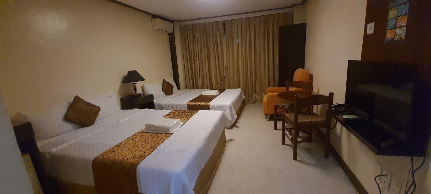 The Shila Philla Hotel Макати Экстерьер фото