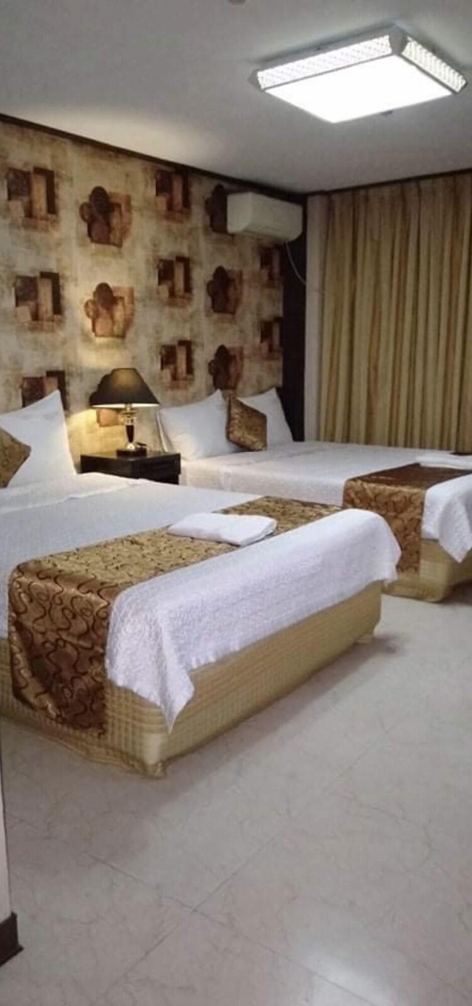 The Shila Philla Hotel Макати Экстерьер фото