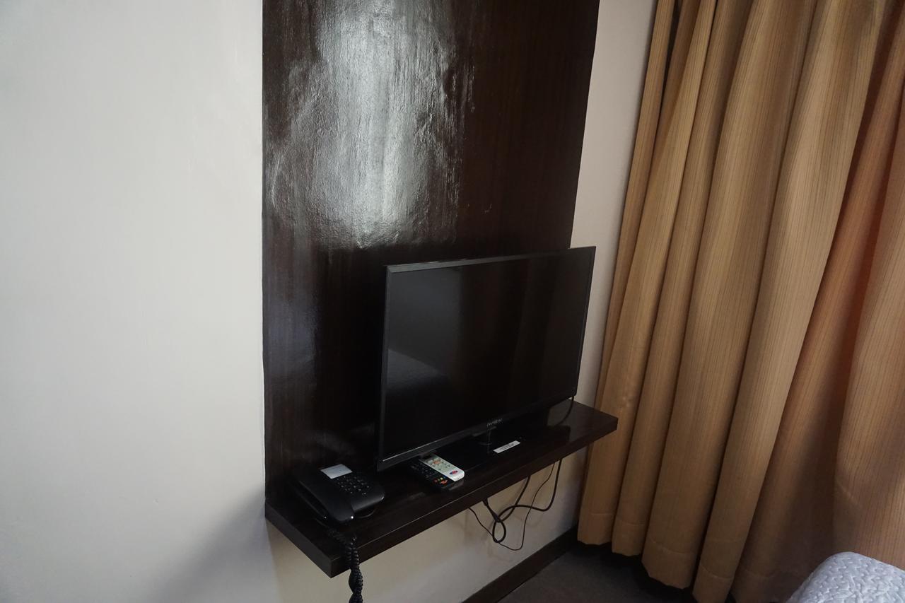 The Shila Philla Hotel Макати Экстерьер фото