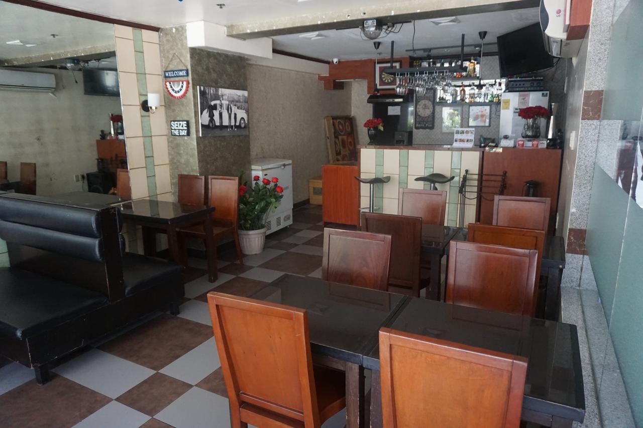 The Shila Philla Hotel Макати Экстерьер фото