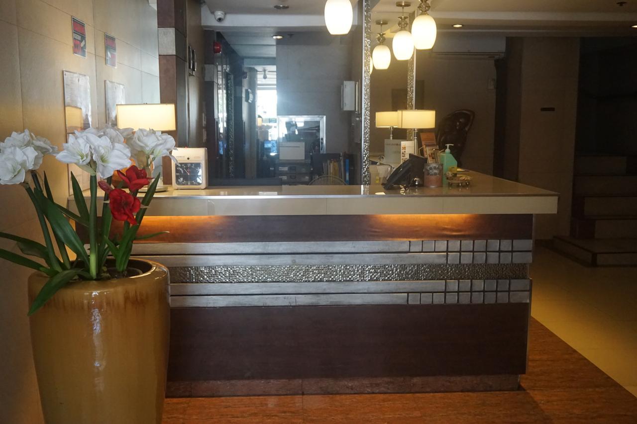The Shila Philla Hotel Макати Экстерьер фото